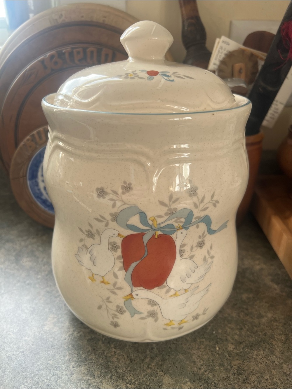 Vtg International China
Marmalade Canister Goose
Large Apple Stoneware 8868